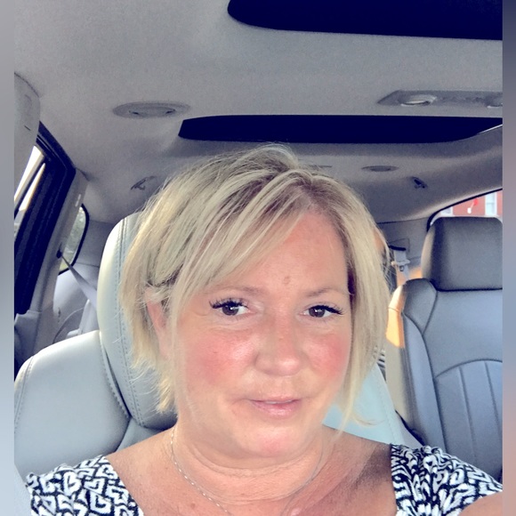 Meet your Posher, Kari - Picture 1 of 1